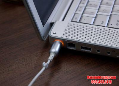 Laptop không sạc được pin