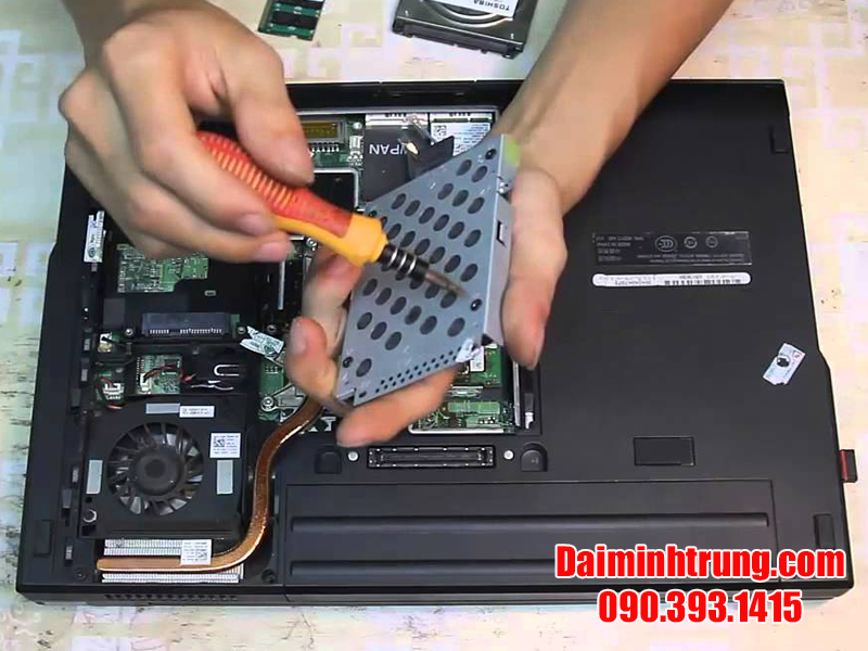 cach khac phuc laptop bi kien vao