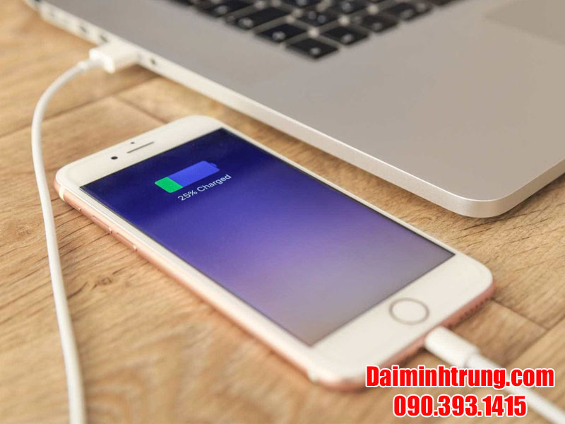 huong dan sac dien thoai bang laptop